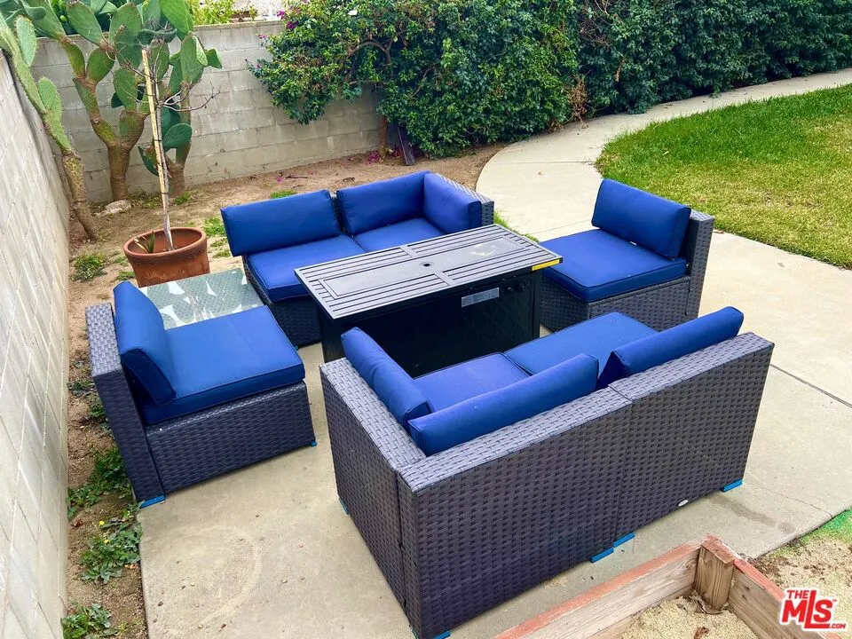 328 E Plymouth Street Inglewood, CA 90302