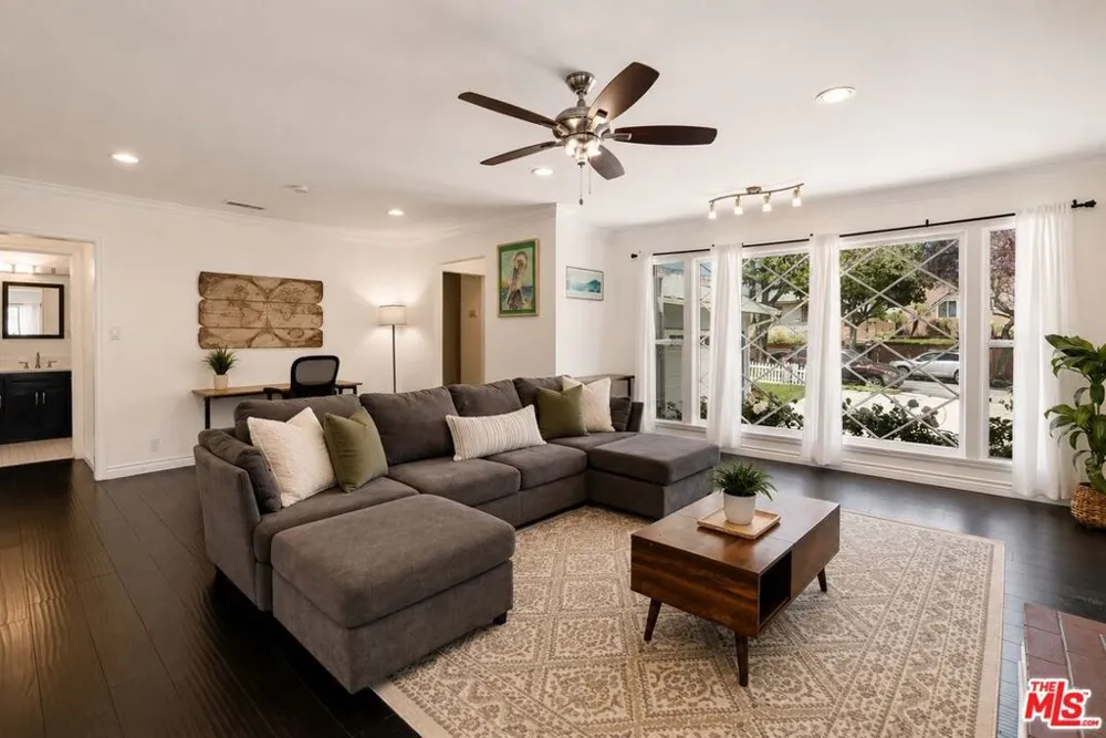 328 E Plymouth Street Inglewood, CA 90302