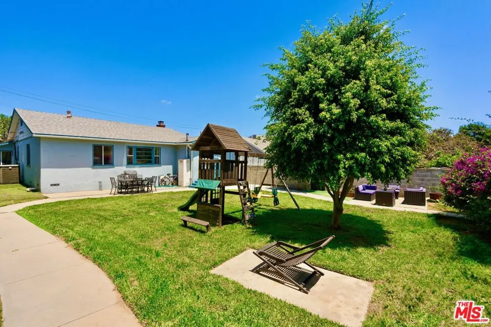 328 E Plymouth Street Inglewood, CA 90302