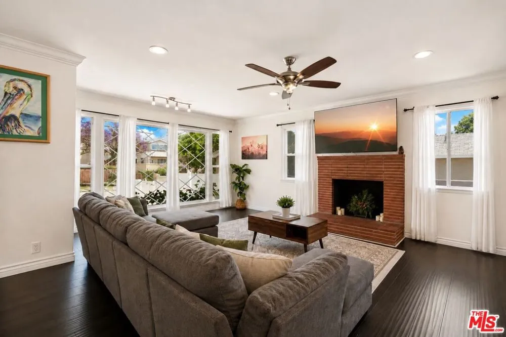 328 E Plymouth Street Inglewood, CA 90302