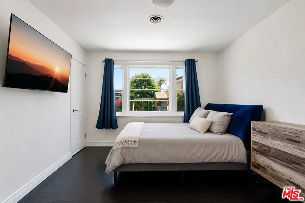 328 E Plymouth Street Inglewood, CA 90302