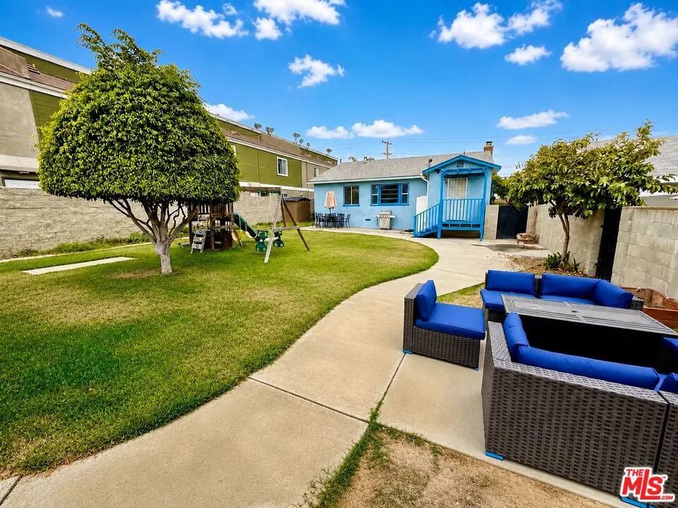 328 E Plymouth Street Inglewood, CA 90302