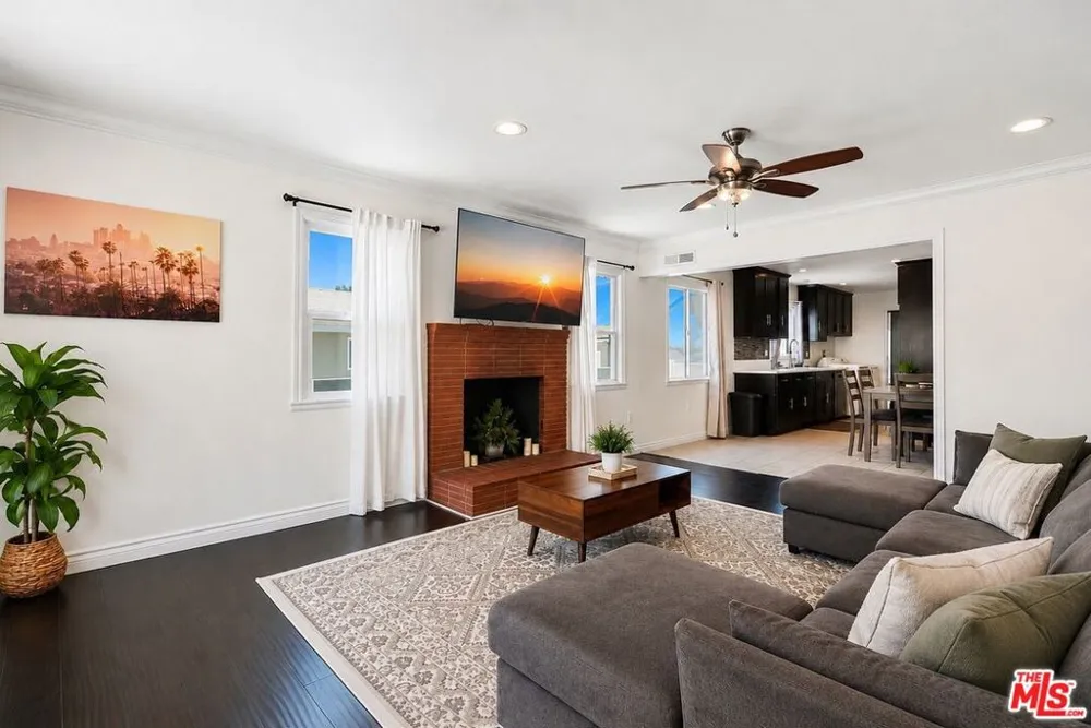 328 E Plymouth Street Inglewood, CA 90302