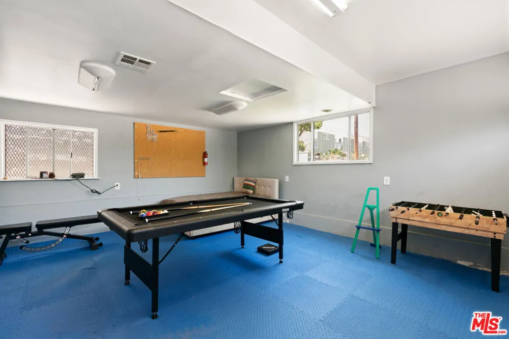 328 E Plymouth Street Inglewood, CA 90302