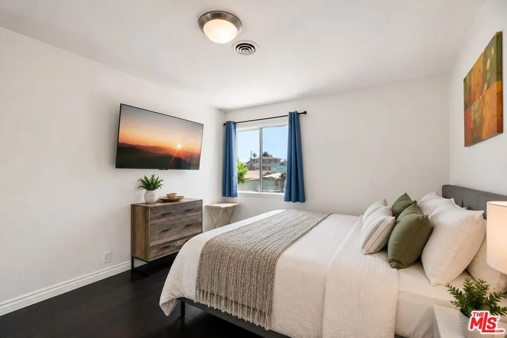 328 E Plymouth Street Inglewood, CA 90302