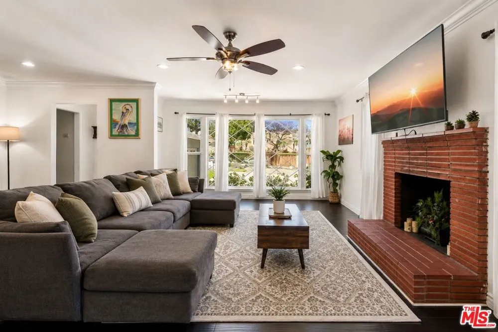 328 E Plymouth Street Inglewood, CA 90302