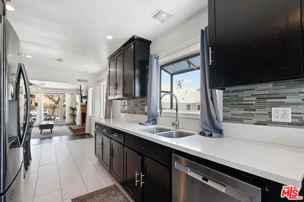 328 E Plymouth Street Inglewood, CA 90302