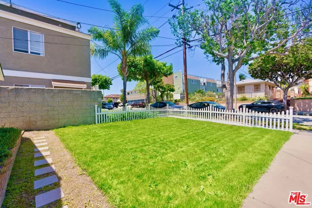 328 E Plymouth Street Inglewood, CA 90302