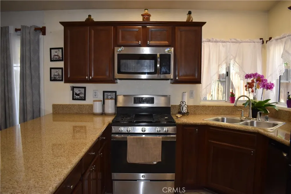 10552 Villa Adelanto, CA 92301