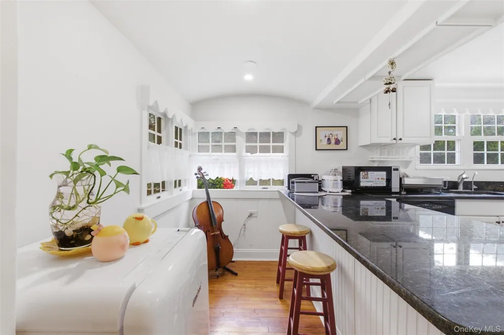 47 Onderdonk Avenue Manhasset, NY 11030