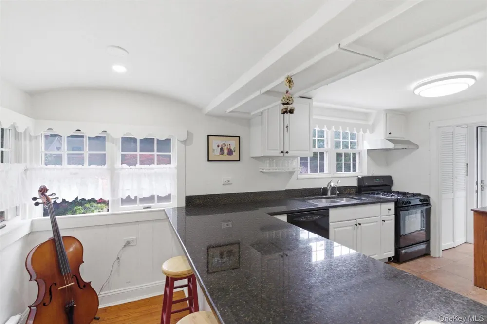 47 Onderdonk Avenue Manhasset, NY 11030