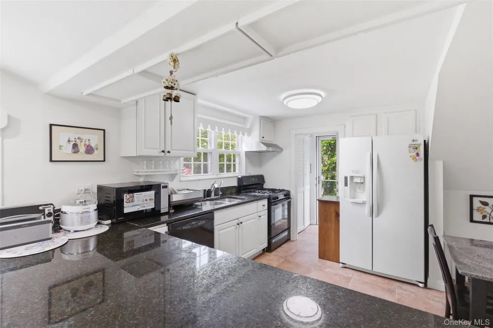 47 Onderdonk Avenue Manhasset, NY 11030