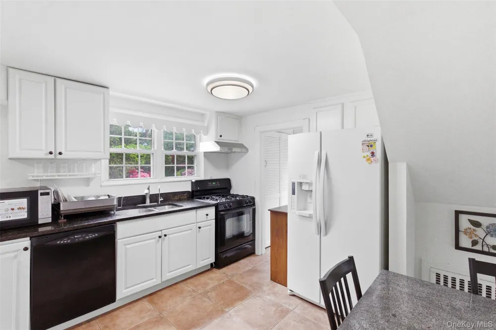 47 Onderdonk Avenue Manhasset, NY 11030