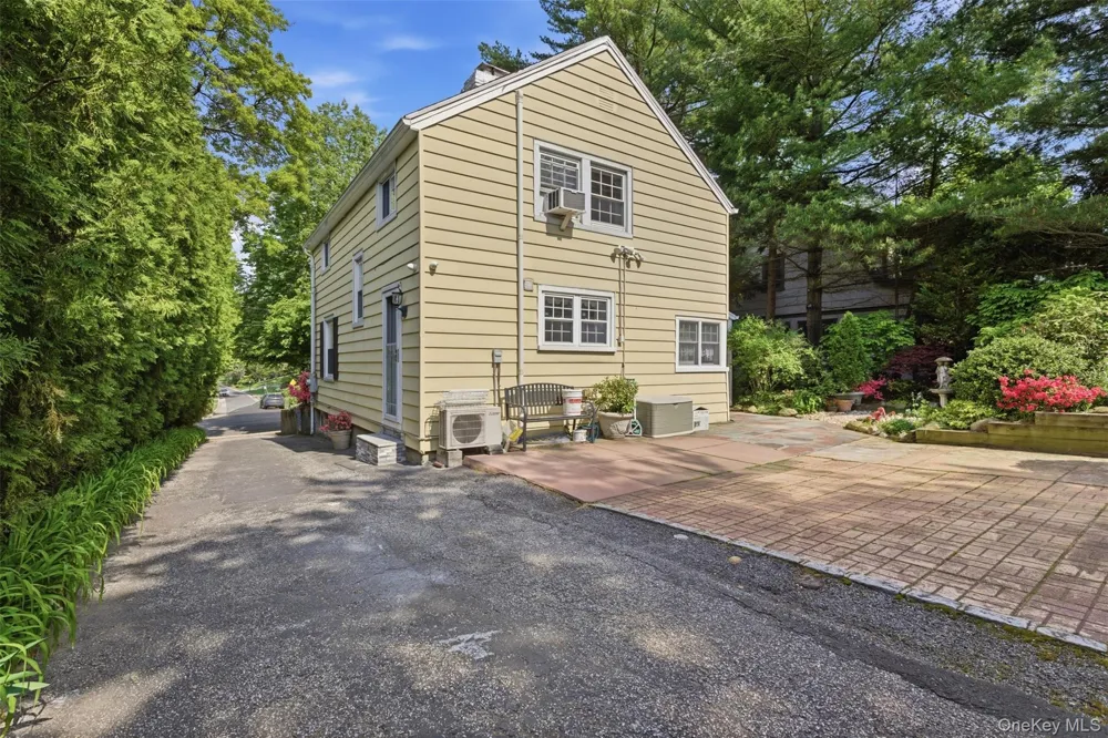 47 Onderdonk Avenue Manhasset, NY 11030