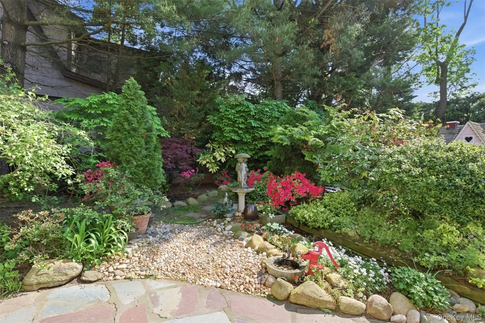 47 Onderdonk Avenue Manhasset, NY 11030