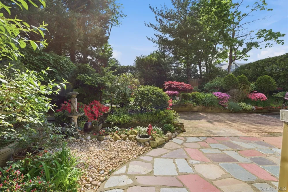 47 Onderdonk Avenue Manhasset, NY 11030