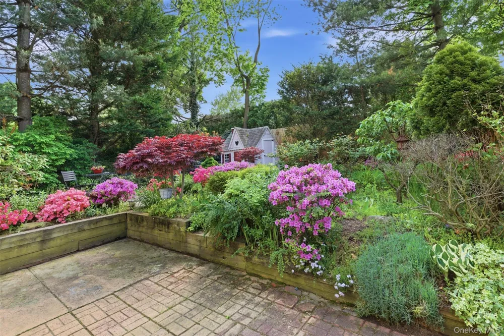47 Onderdonk Avenue Manhasset, NY 11030