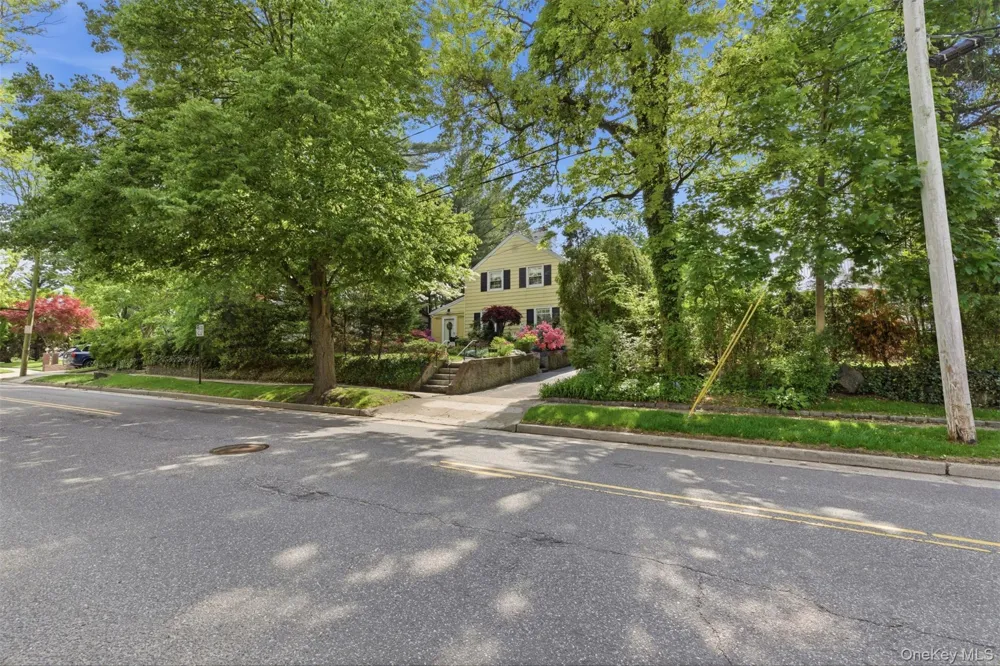 47 Onderdonk Avenue Manhasset, NY 11030