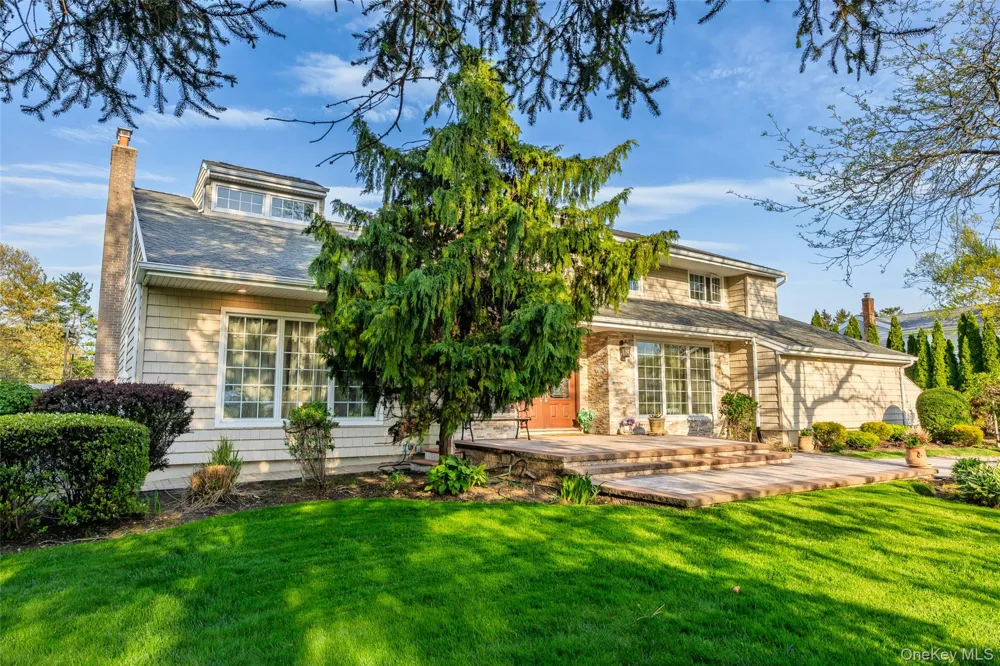 16 Cabriolet Lane Melville, NY 11747