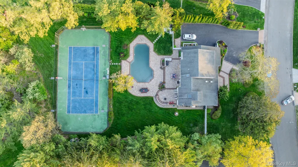 16 Cabriolet Lane Melville, NY 11747
