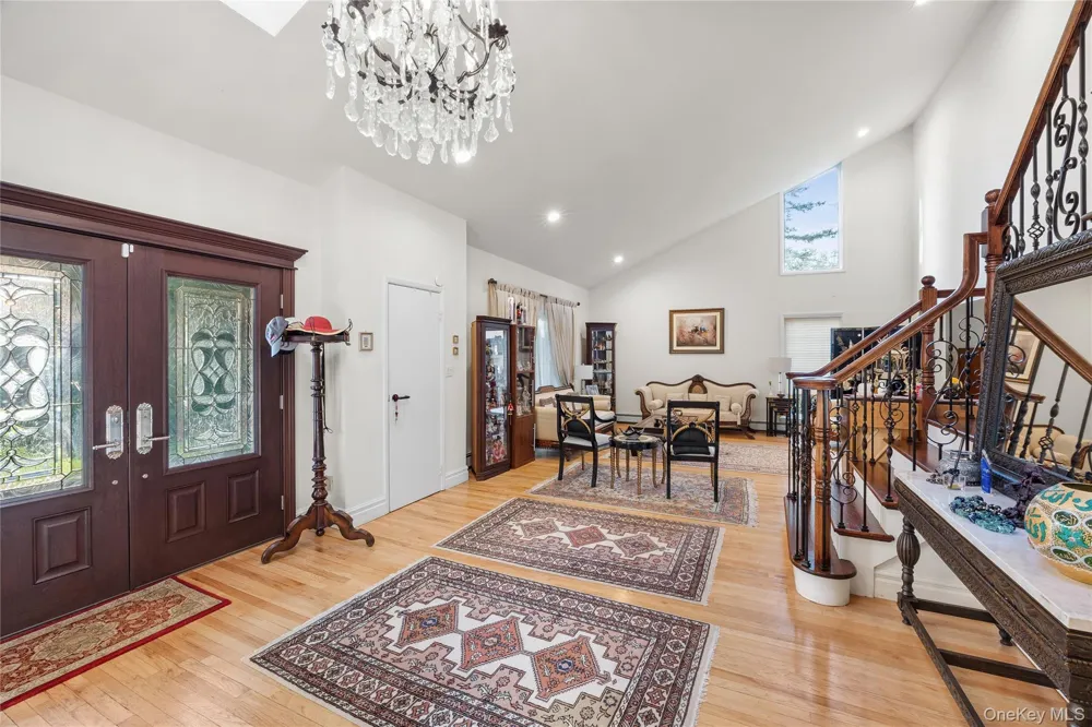 16 Cabriolet Lane Melville, NY 11747