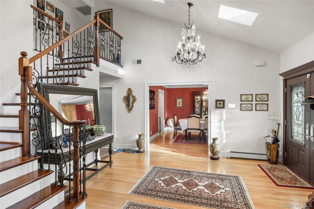 16 Cabriolet Lane Melville, NY 11747