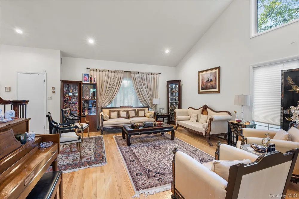 16 Cabriolet Lane Melville, NY 11747