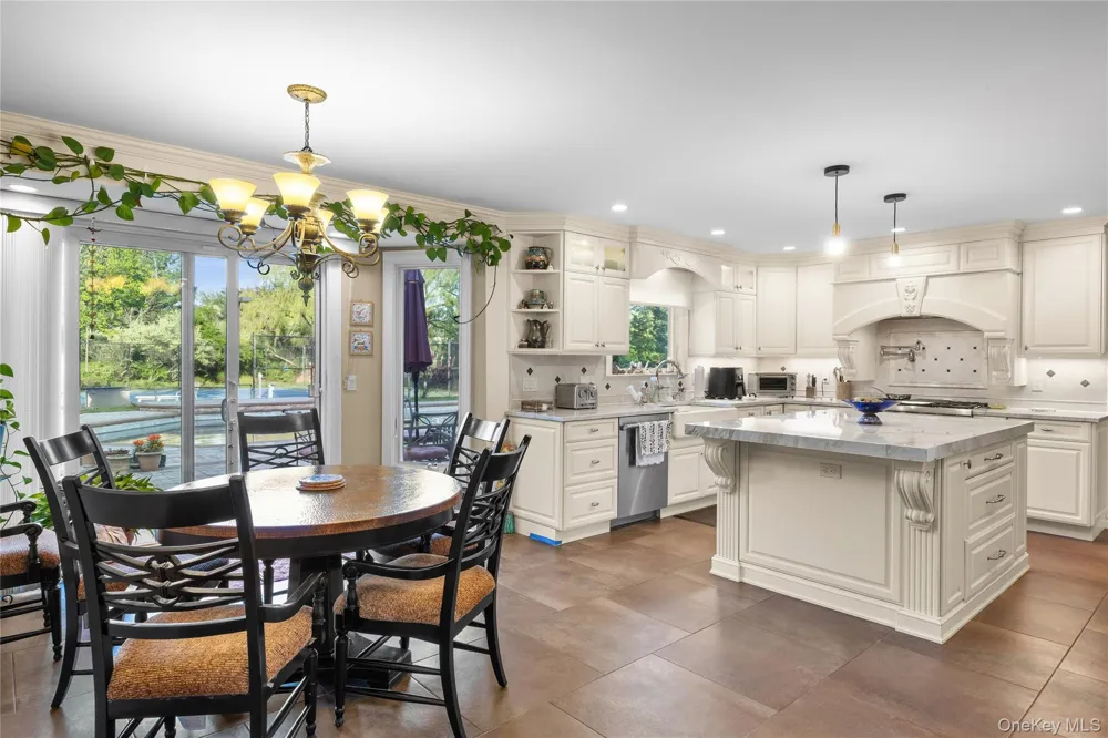 16 Cabriolet Lane Melville, NY 11747