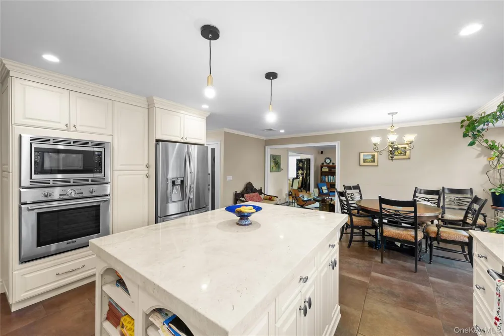 16 Cabriolet Lane Melville, NY 11747