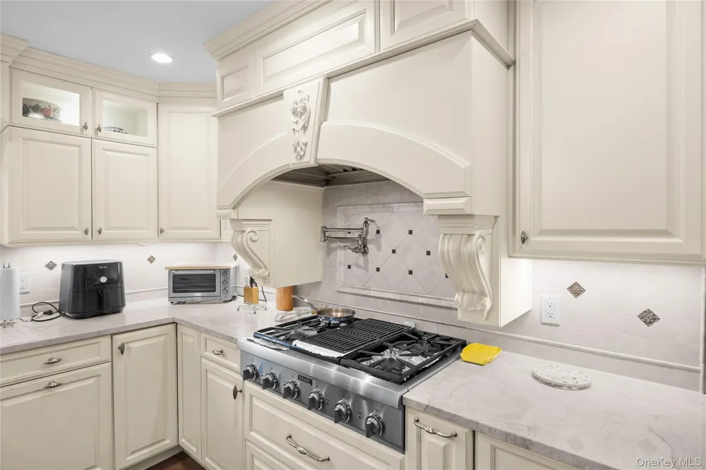 16 Cabriolet Lane Melville, NY 11747