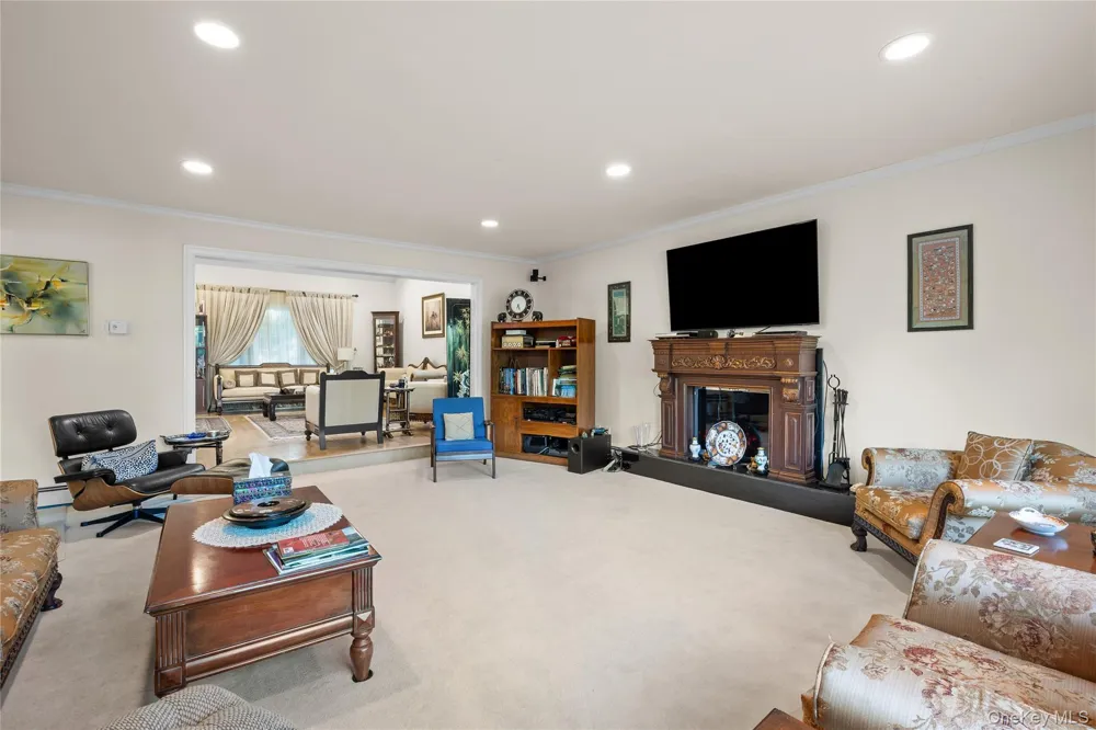 16 Cabriolet Lane Melville, NY 11747