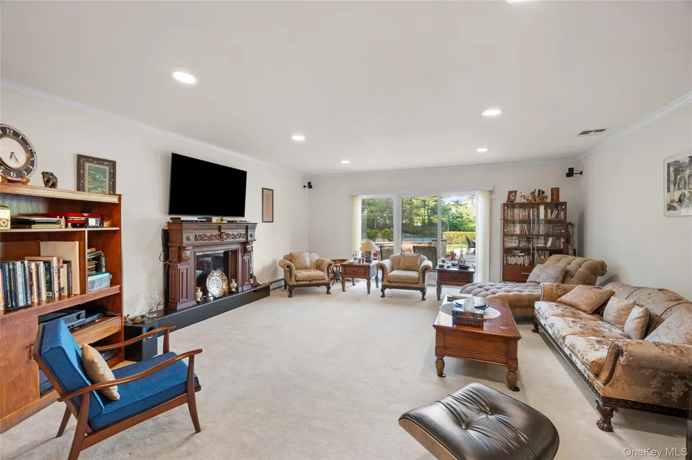 16 Cabriolet Lane Melville, NY 11747