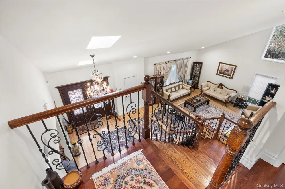 16 Cabriolet Lane Melville, NY 11747