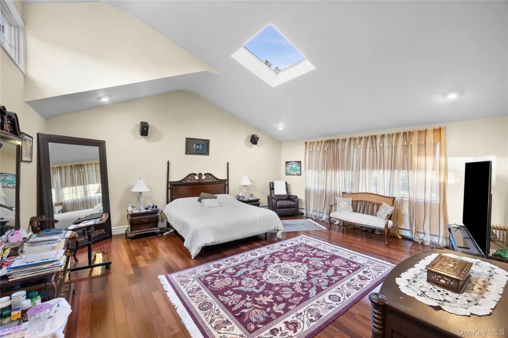 16 Cabriolet Lane Melville, NY 11747