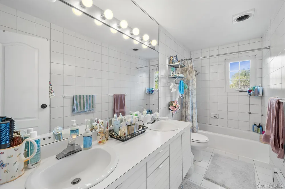 16 Cabriolet Lane Melville, NY 11747