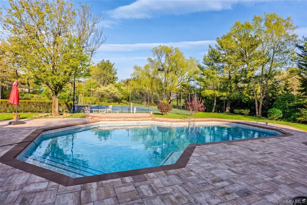 16 Cabriolet Lane Melville, NY 11747