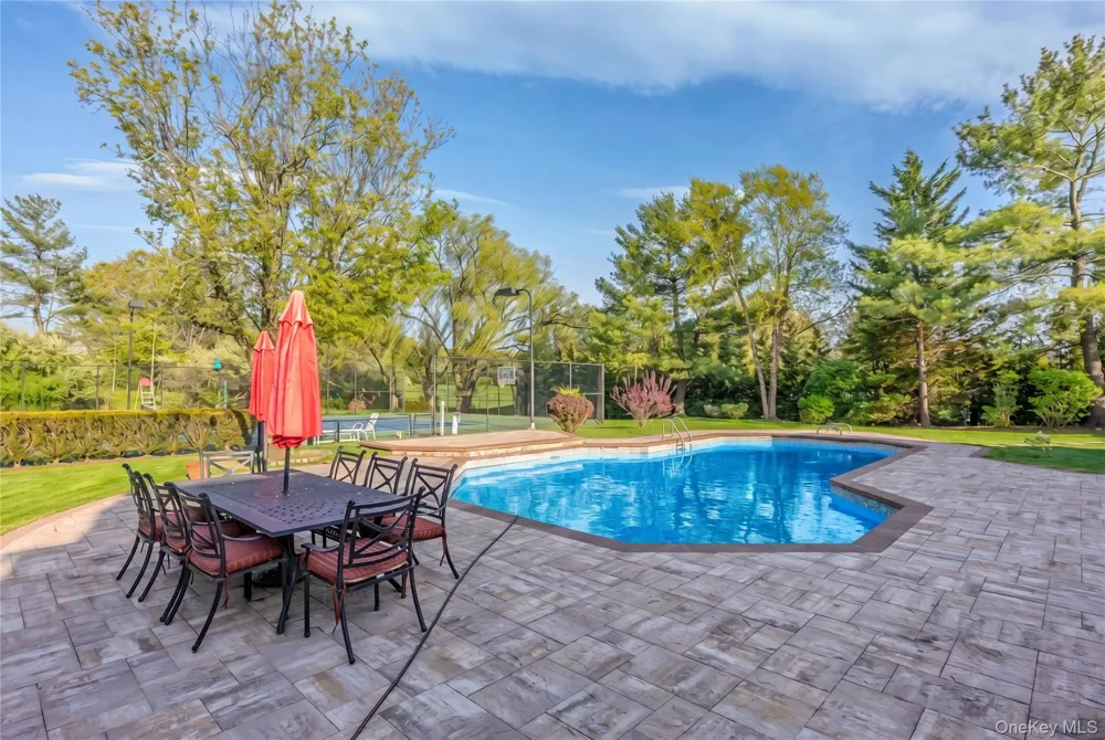 16 Cabriolet Lane Melville, NY 11747