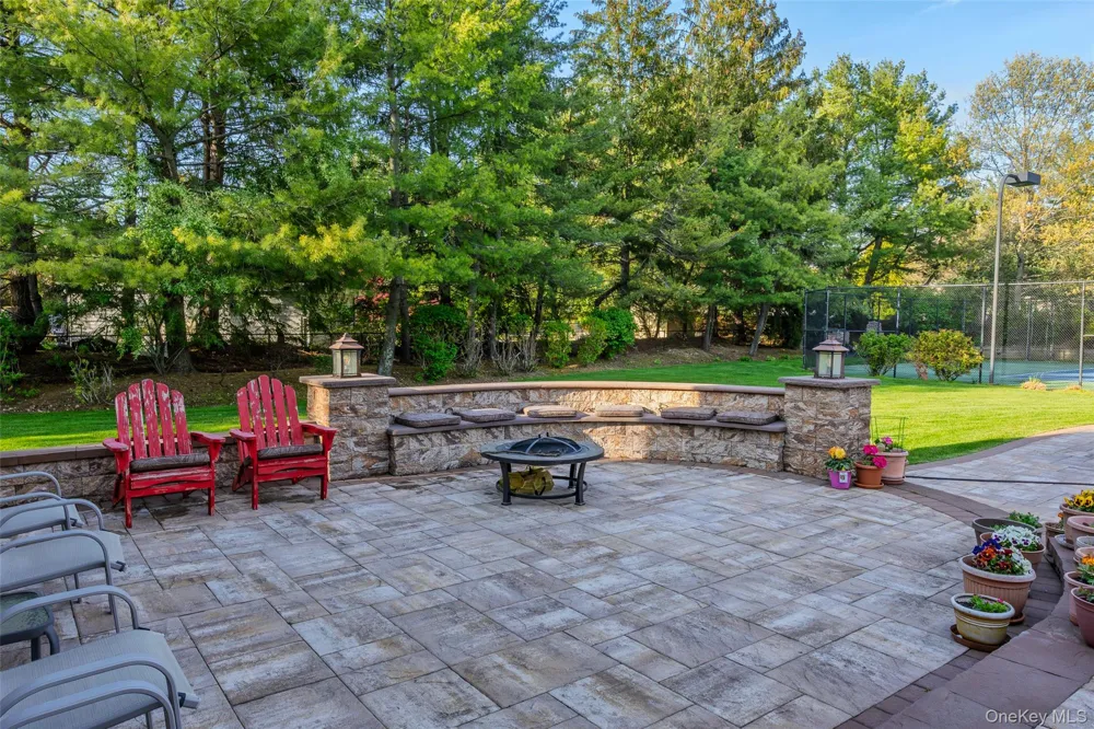 16 Cabriolet Lane Melville, NY 11747