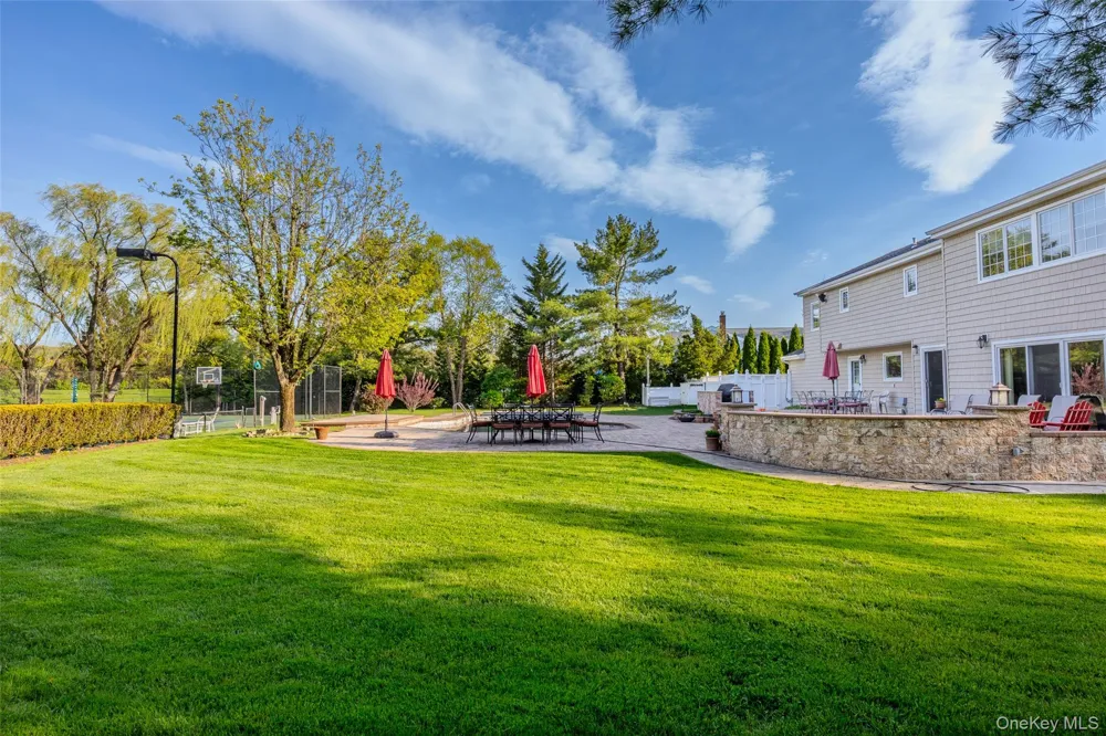 16 Cabriolet Lane Melville, NY 11747