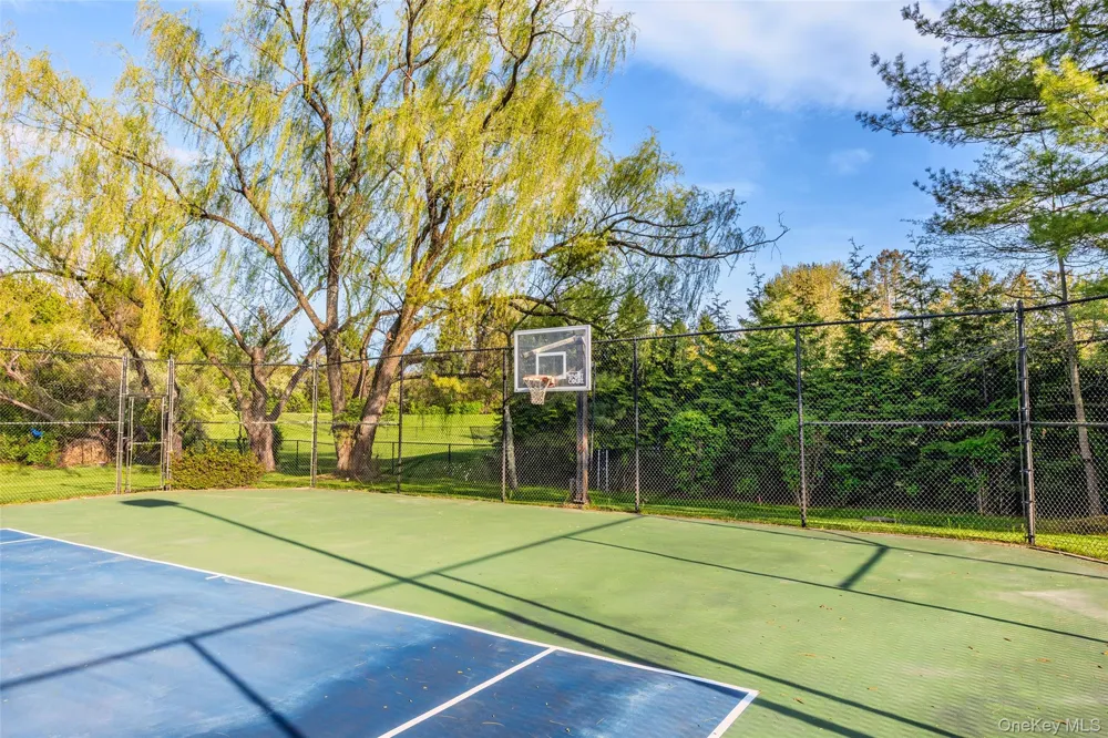 16 Cabriolet Lane Melville, NY 11747