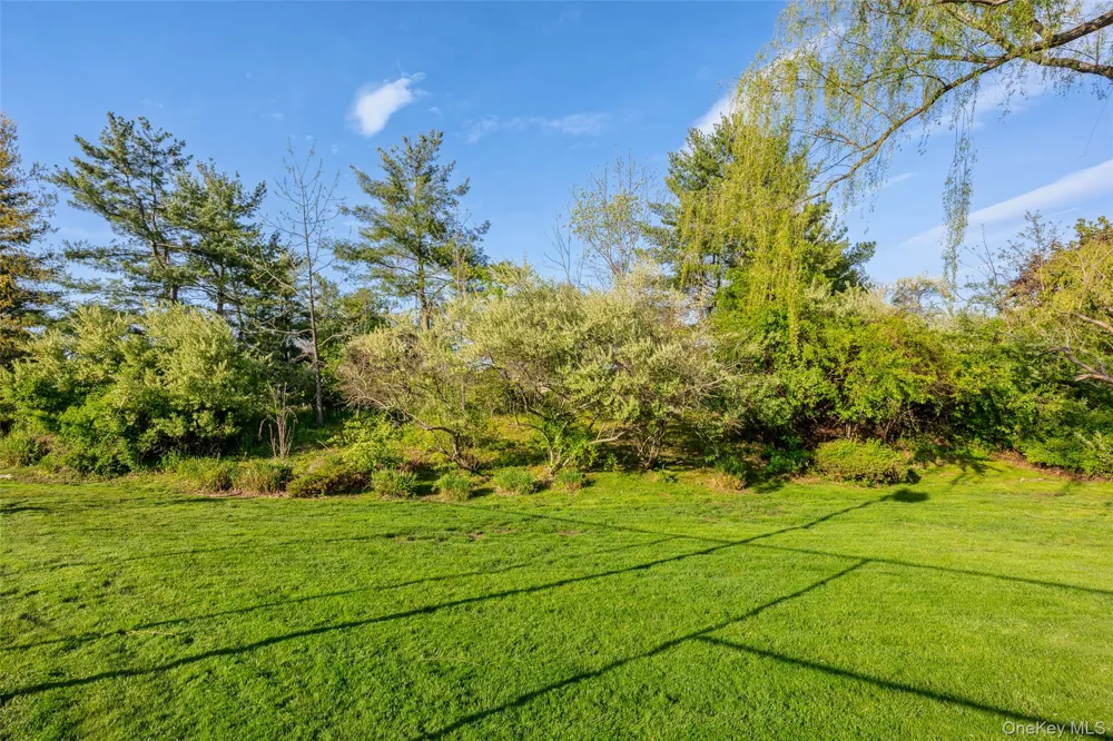 16 Cabriolet Lane Melville, NY 11747