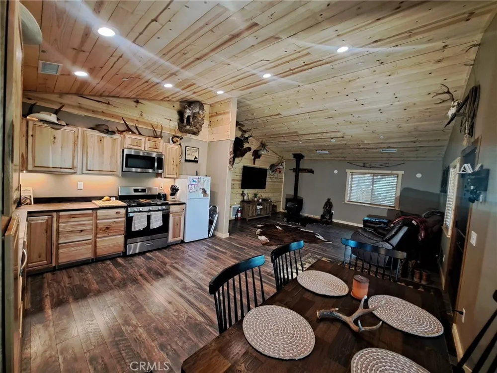 5975 Pine Avenue Angelus Oaks, CA 92305