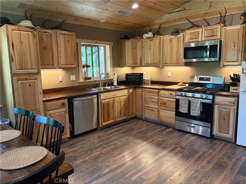 5975 Pine Avenue Angelus Oaks, CA 92305