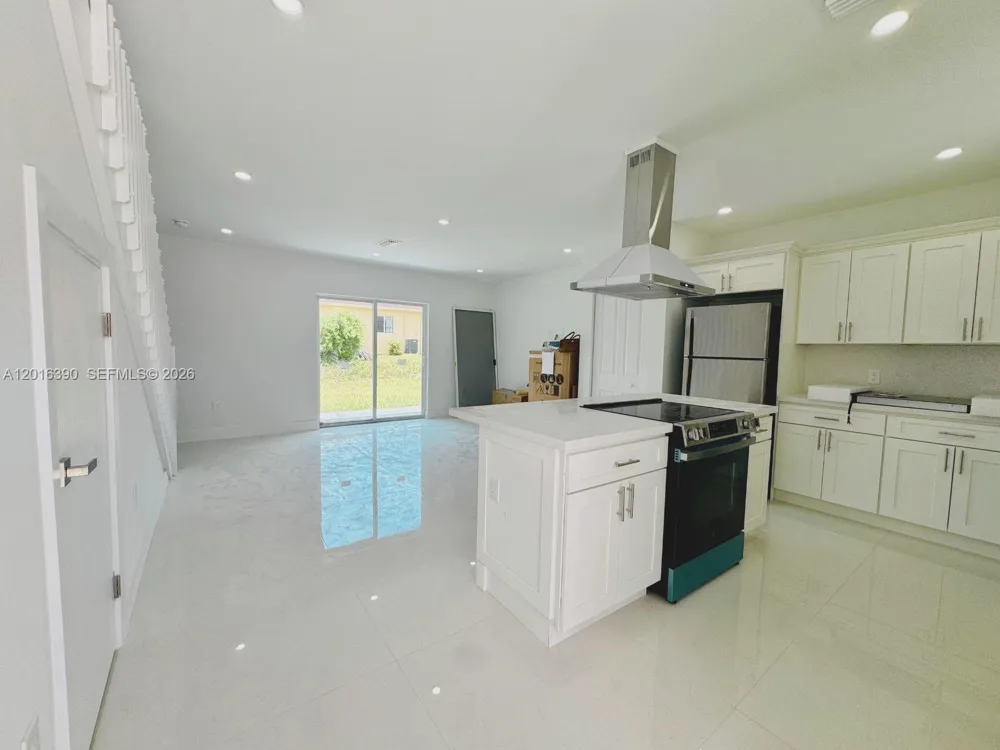 8005 NW 14th ct #8005 Miami, FL 33147