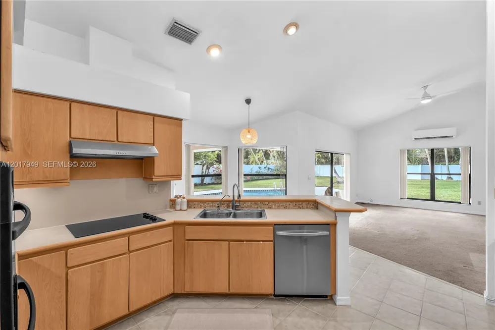 10330 SW 58th Ct Pinecrest, FL 33156
