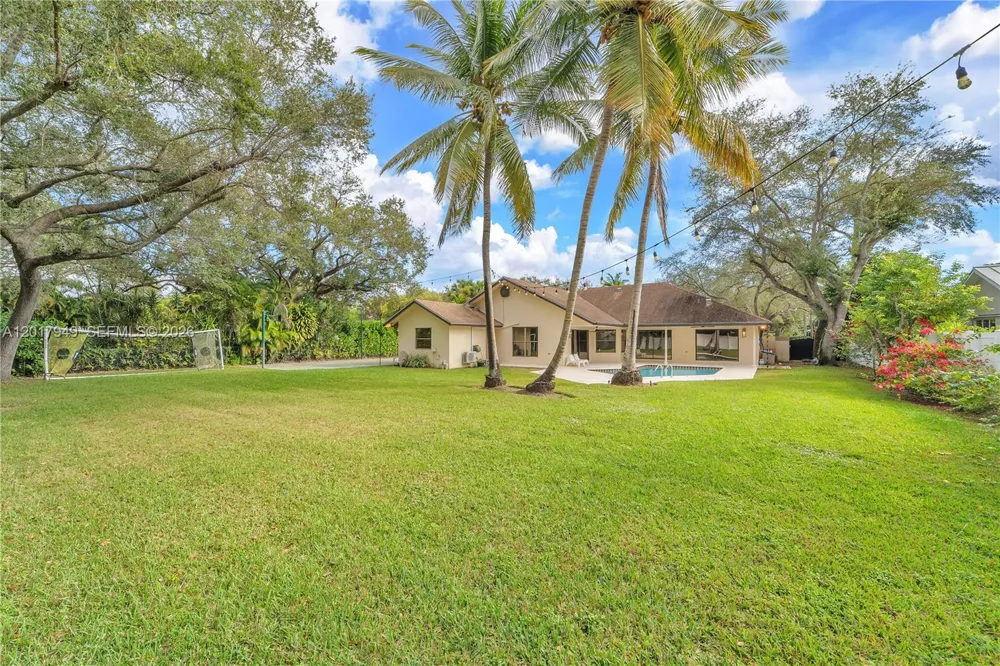 10330 SW 58th Ct Pinecrest, FL 33156