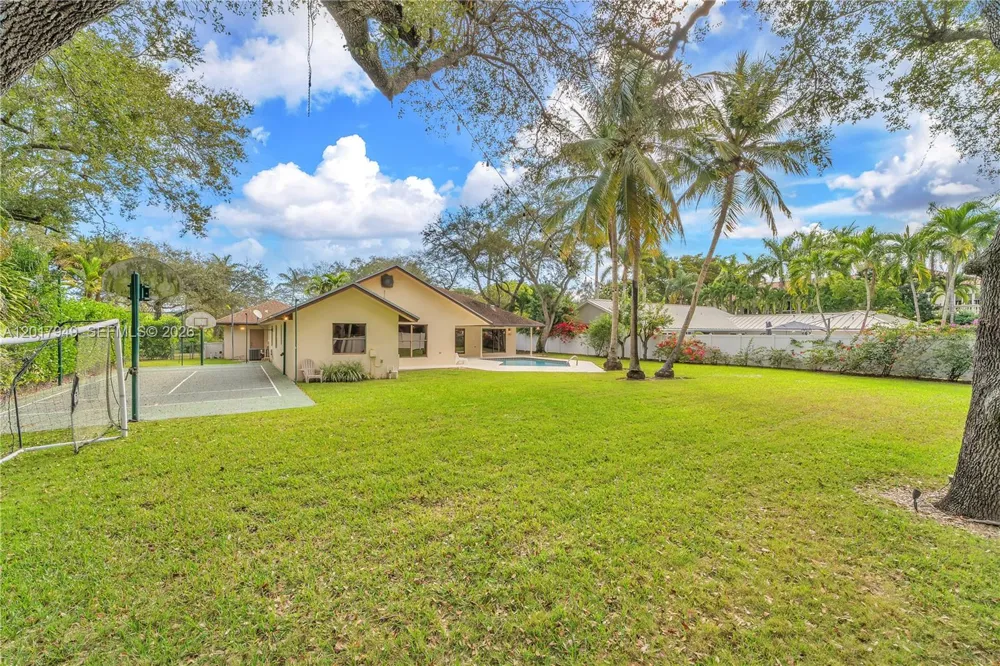 10330 SW 58th Ct Pinecrest, FL 33156