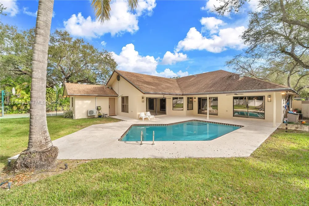 10330 SW 58th Ct Pinecrest, FL 33156