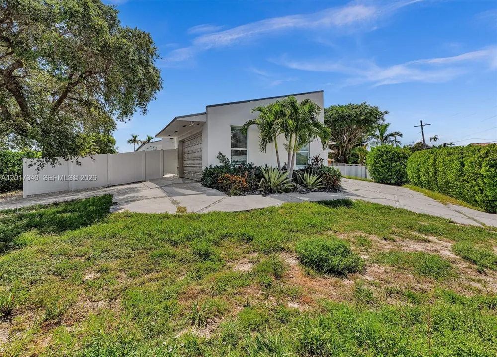 2001 NE 122nd Rd North Miami, FL 33181