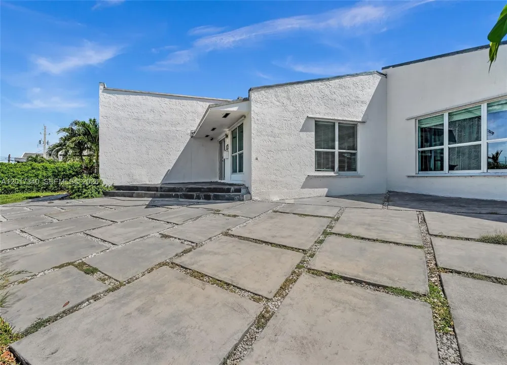 2001 NE 122nd Rd North Miami, FL 33181